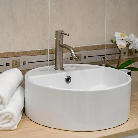 Ramada Apartmán *