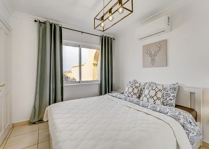 Ramada 公寓 阿德耶